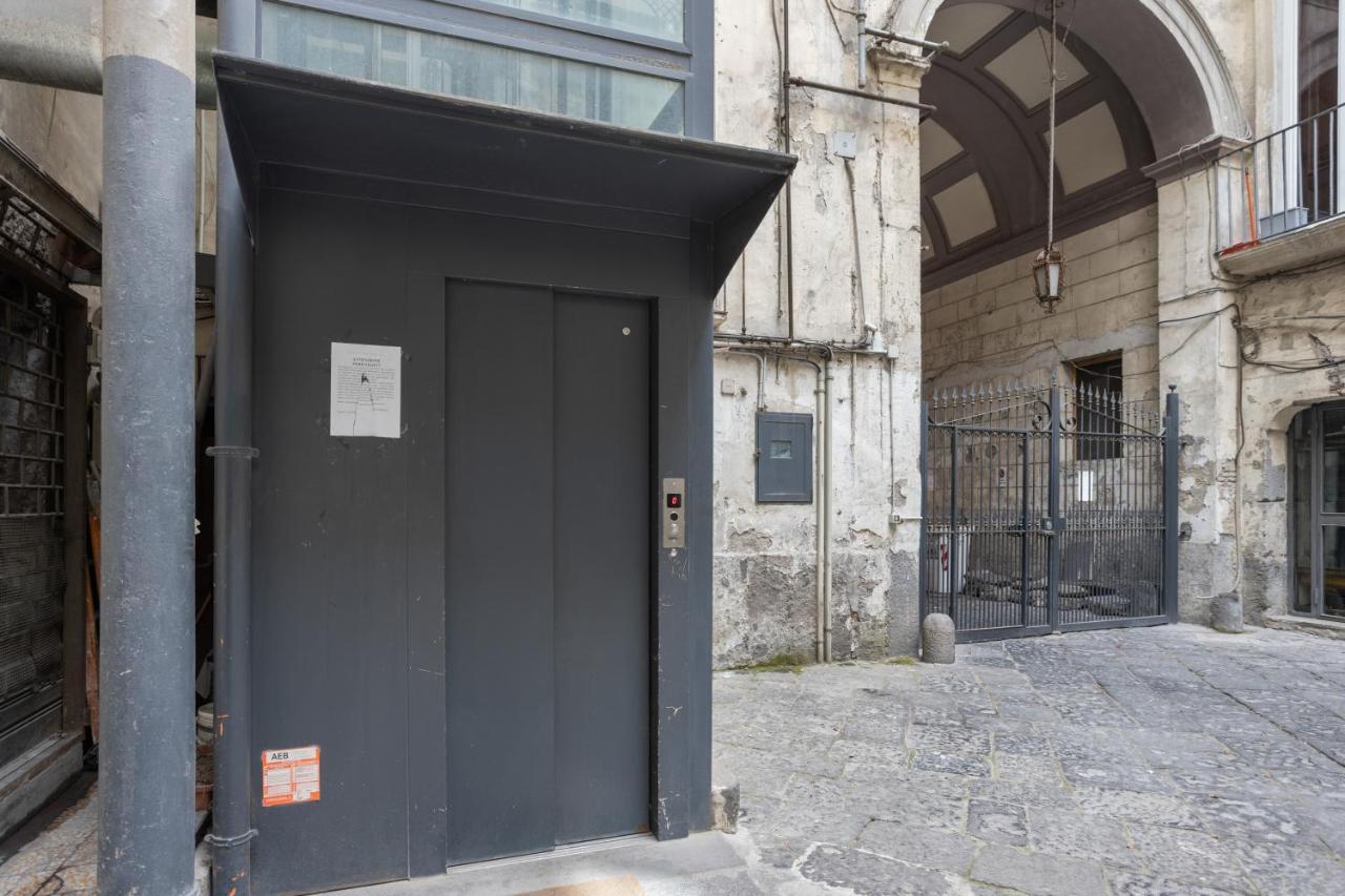 Guesthost - Casa Querida Central & Elegant Flat Neapel Exterior foto